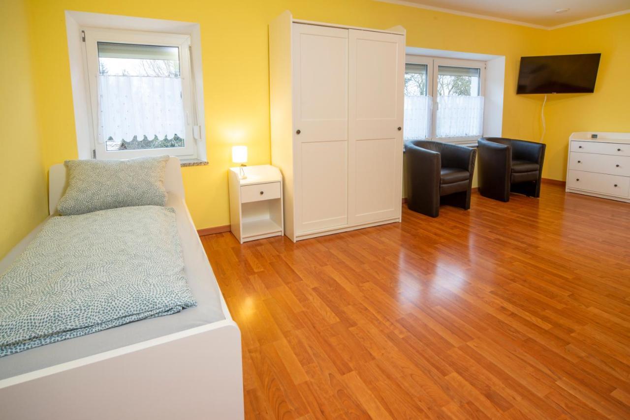 Monteur-/ Arbeiter-Apartment_ Wohnung 4 Меммінген Екстер'єр фото